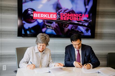 Debbie Cavalier and Roberto Ángel Salcedo